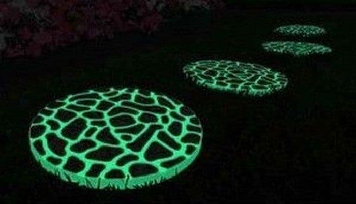 Beautiful Glow-In-The-Dark Stepping Stones in 9 Steps | Solar lights ...