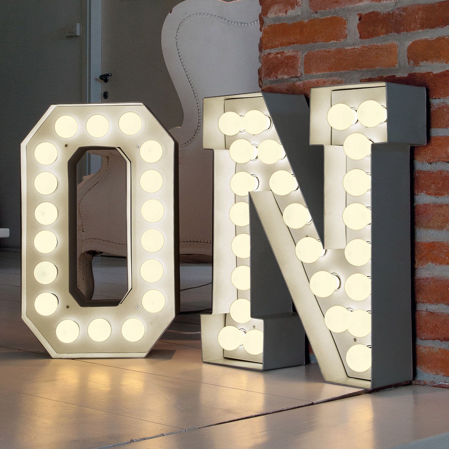 Lettres lumineuses à poser par Seletti chez delamaison.fr | Light bulb ...