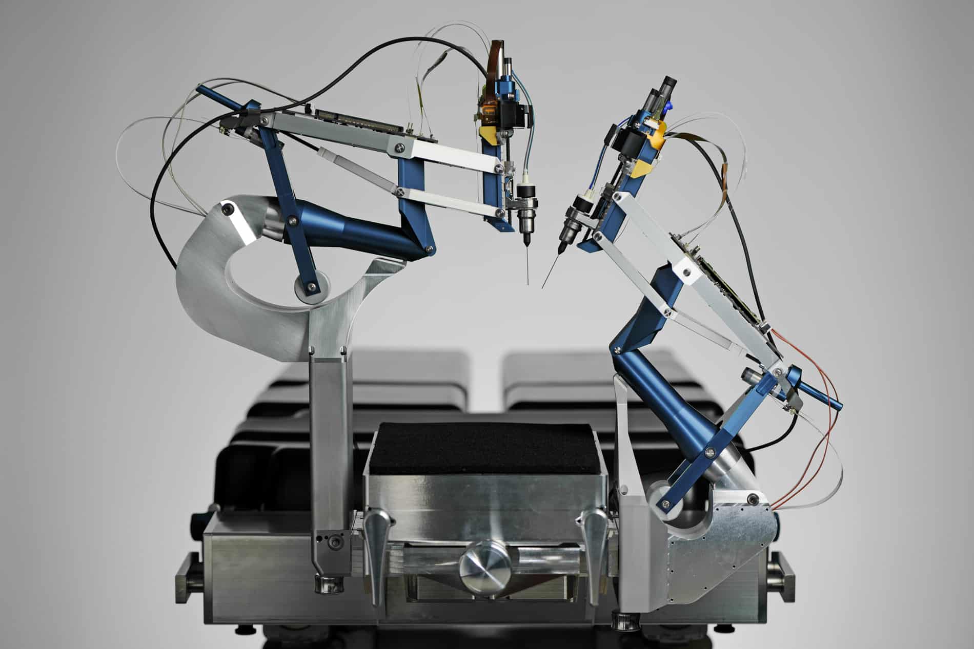 Un robot chirurgical participe à l'opération d'un oeil
