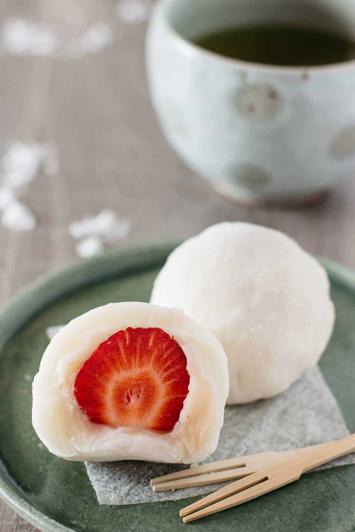 Strawberry Daifuku いちご大福 | Chopstick Chronicles