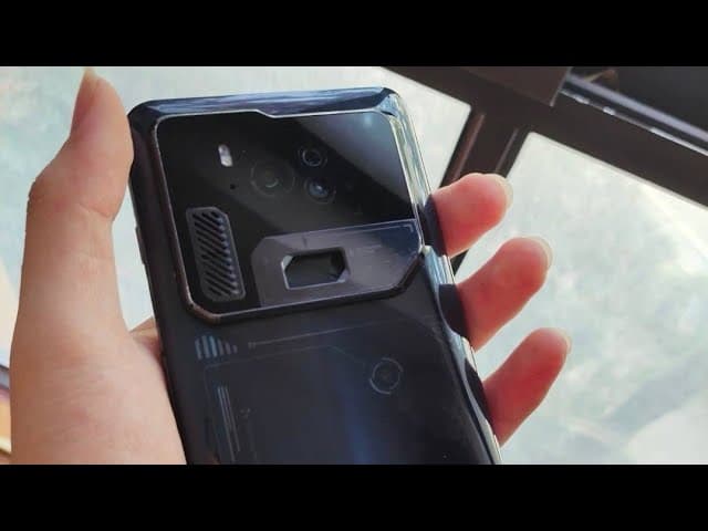 Black Shark 6 Pro 5G Hands-On | World's first active cooling ...